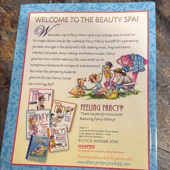 The Wonderful World of Fancy Nancy Book Set plus one extra book - Picture 9 of 11